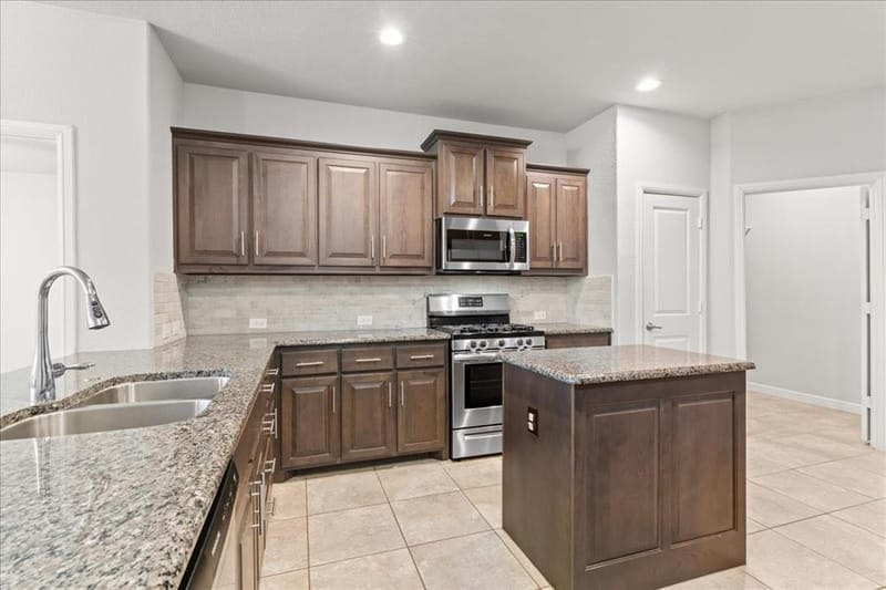 1117 Scotney Lane, Saginaw TX 76131 - Photo 6