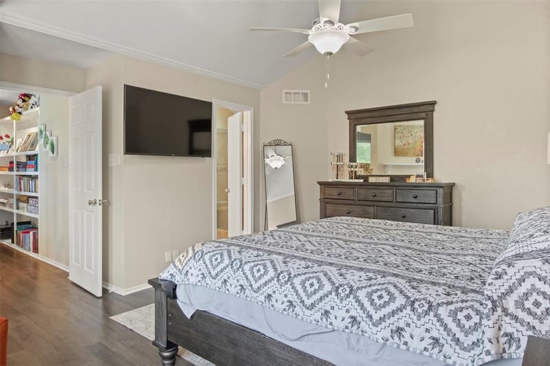 215 Cimarron Trail # 1, Irving TX 75063 - Photo 23