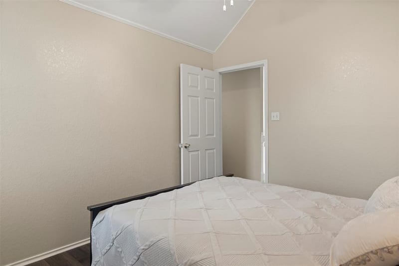 215 Cimarron Trail # 1, Irving TX 75063 - Photo 17