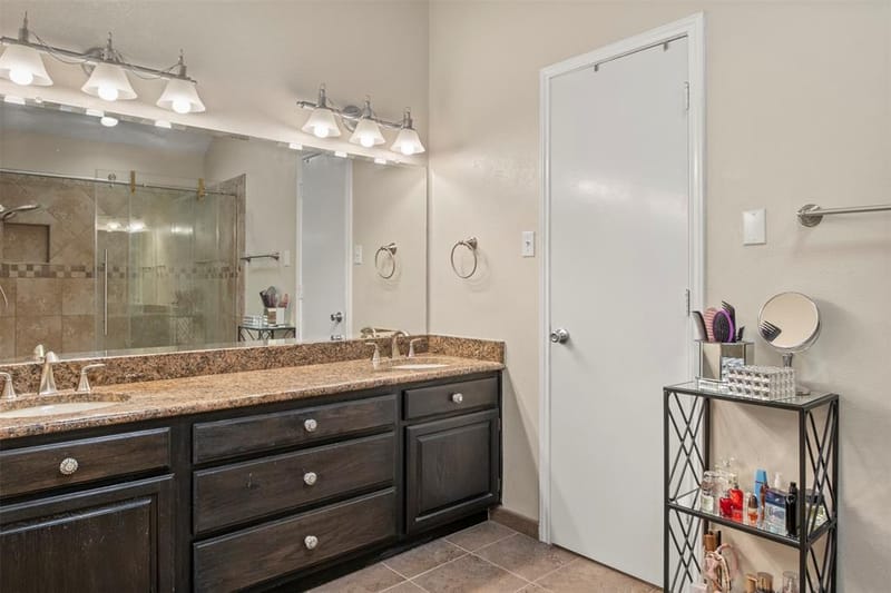 215 Cimarron Trail # 1, Irving TX 75063 - Photo 26