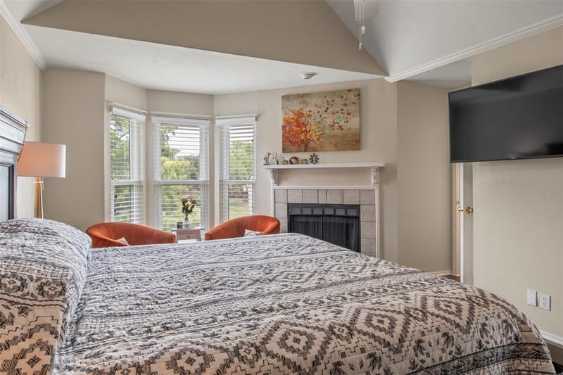 215 Cimarron Trail # 1, Irving TX 75063 - Photo 22