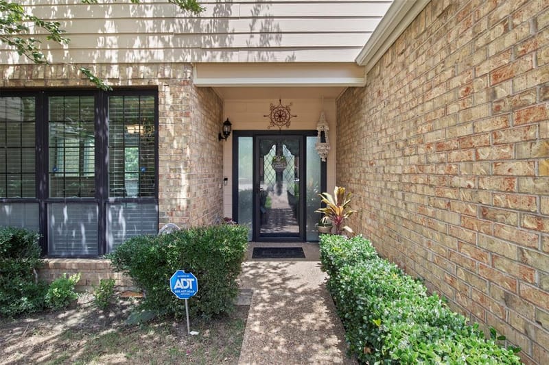 215 Cimarron Trail # 1, Irving TX 75063 - Photo 3