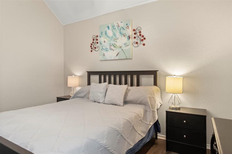 215 Cimarron Trail # 1, Irving TX 75063 - Photo 18