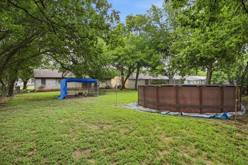 701 N Douglas Avenue, Cleburne TX 76033 - Photo 23