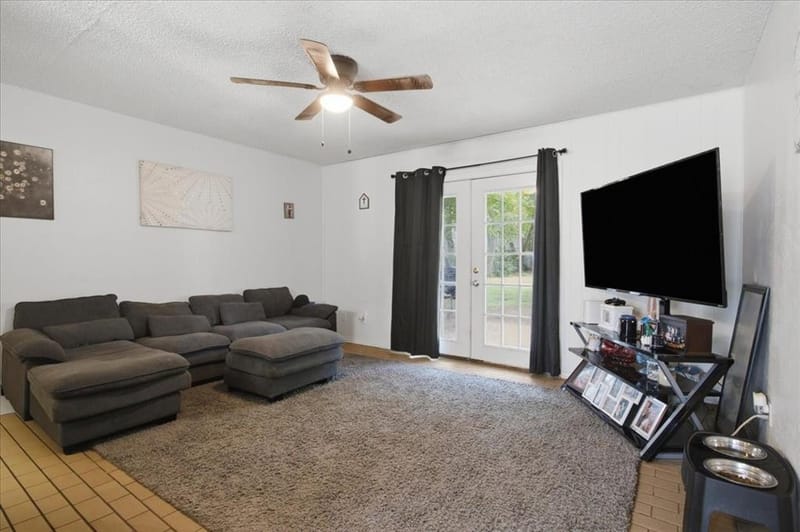 701 N Douglas Avenue, Cleburne TX 76033 - Photo 6