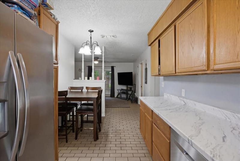 701 N Douglas Avenue, Cleburne TX 76033 - Photo 12