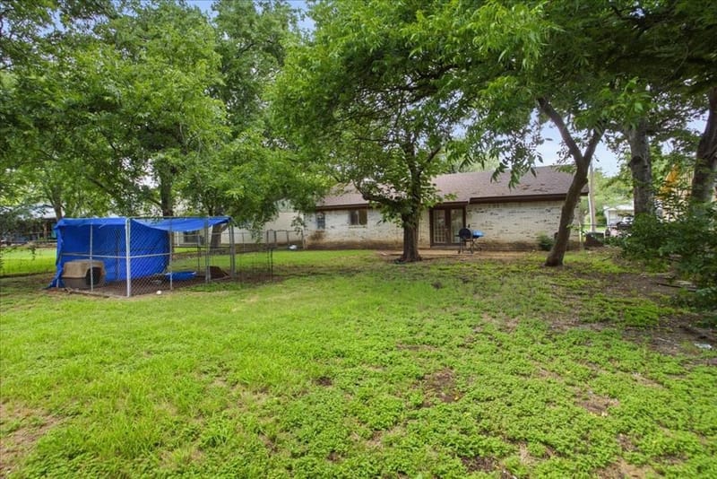 701 N Douglas Avenue, Cleburne TX 76033 - Photo 22