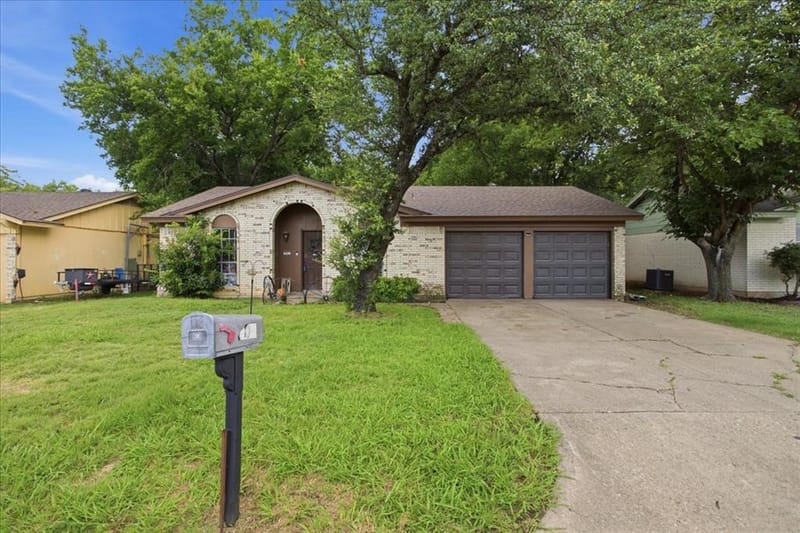 701 N Douglas Avenue, Cleburne TX 76033 - Photo 3