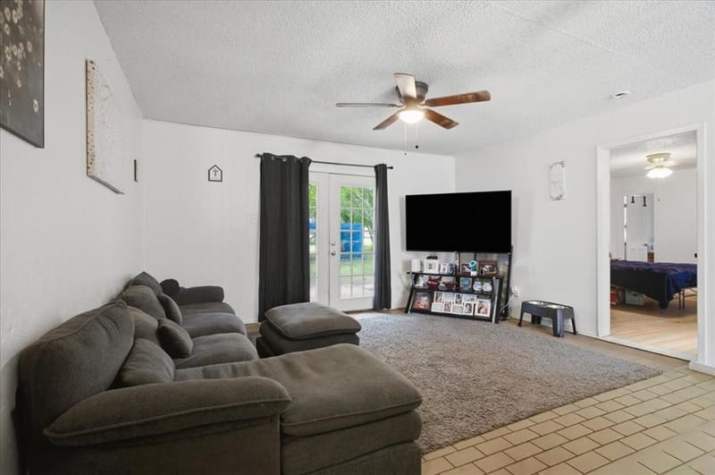 701 N Douglas Avenue, Cleburne TX 76033 - Photo 5