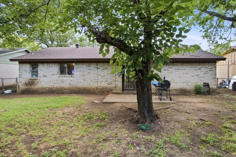 701 N Douglas Avenue, Cleburne TX 76033 - Photo 20