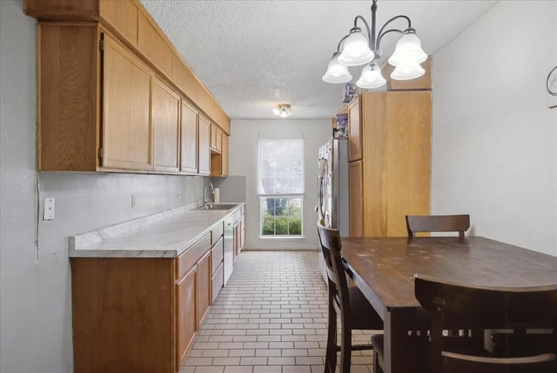 701 N Douglas Avenue, Cleburne TX 76033 - Photo 9