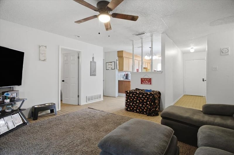 701 N Douglas Avenue, Cleburne TX 76033 - Photo 8