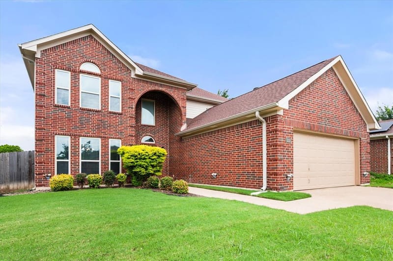 6222 St Leonard Drive, Arlington TX 76001 - Photo 3