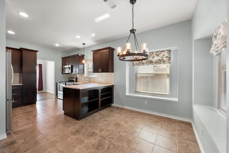 6222 St Leonard Drive, Arlington TX 76001 - Photo 9