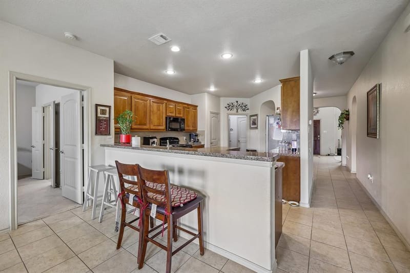 5220 Prestwick Drive, Arlington TX 76001 - Photo 6