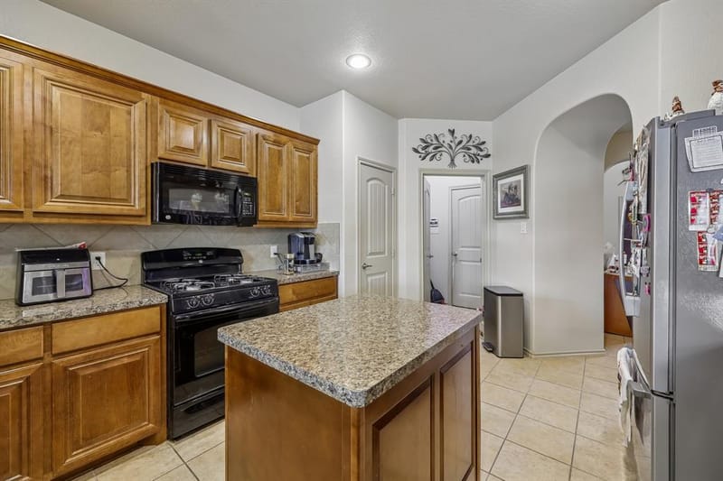 5220 Prestwick Drive, Arlington TX 76001 - Photo 7