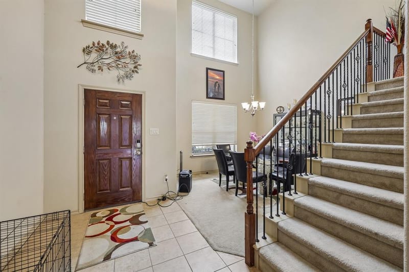 5220 Prestwick Drive, Arlington TX 76001 - Photo 3