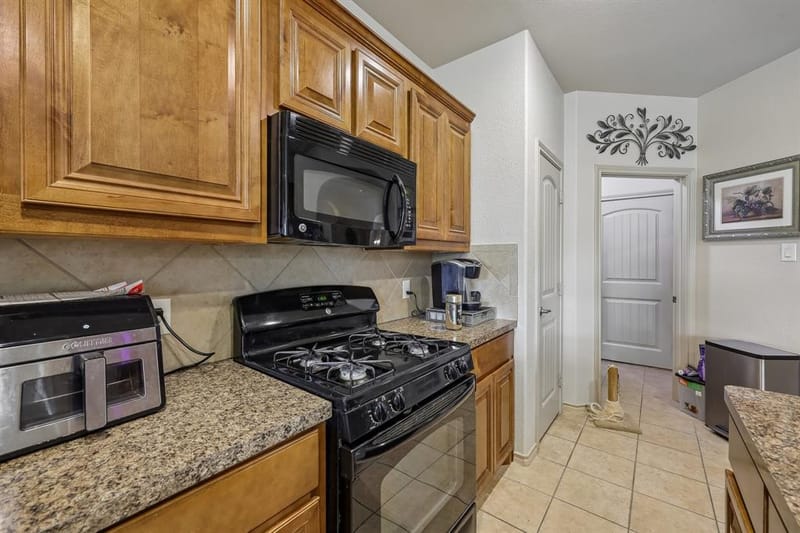 5220 Prestwick Drive, Arlington TX 76001 - Photo 9
