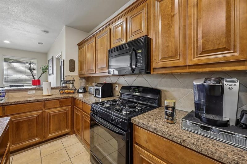 5220 Prestwick Drive, Arlington TX 76001 - Photo 10