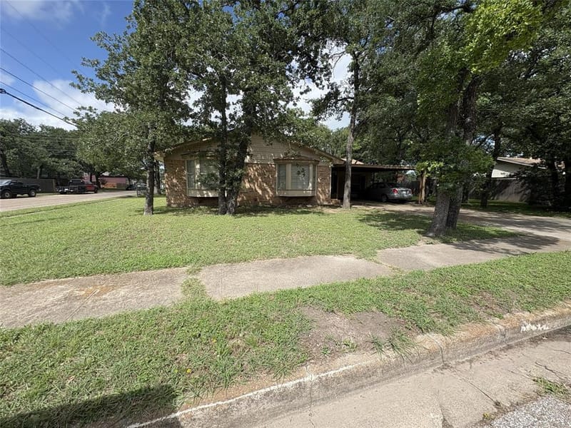 212 S Norma Drive, Lacy Lakeview TX 76705 - Photo 2