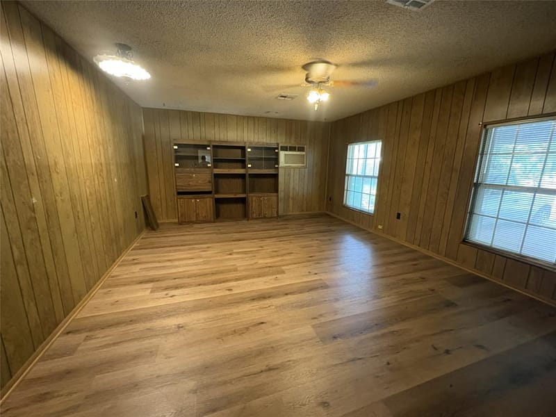 212 S Norma Drive, Lacy Lakeview TX 76705 - Photo 3