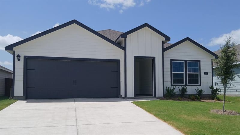 220 Whispering Pine Drive, Royse City TX 75189