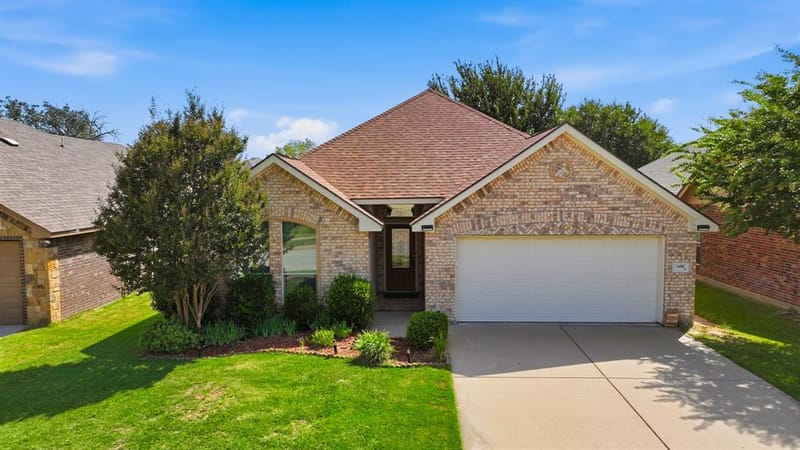 1408 Lauren Lane, Granbury TX 76048