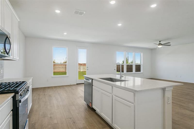 124 Hudson Lane, Justin TX 76247 - Photo 7