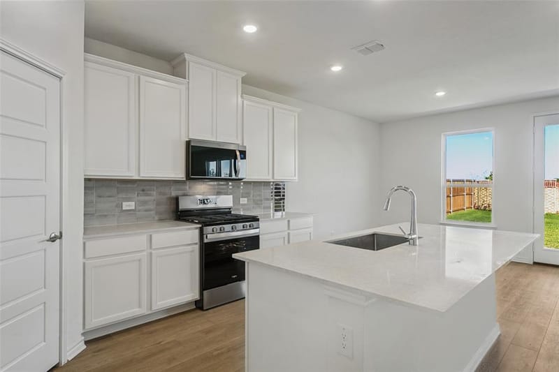 124 Hudson Lane, Justin TX 76247 - Photo 5