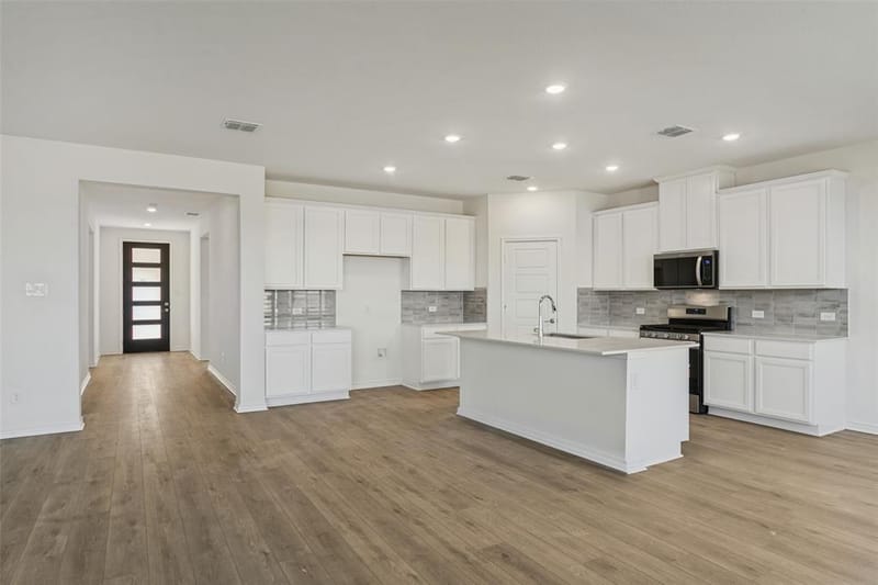 124 Hudson Lane, Justin TX 76247 - Photo 4