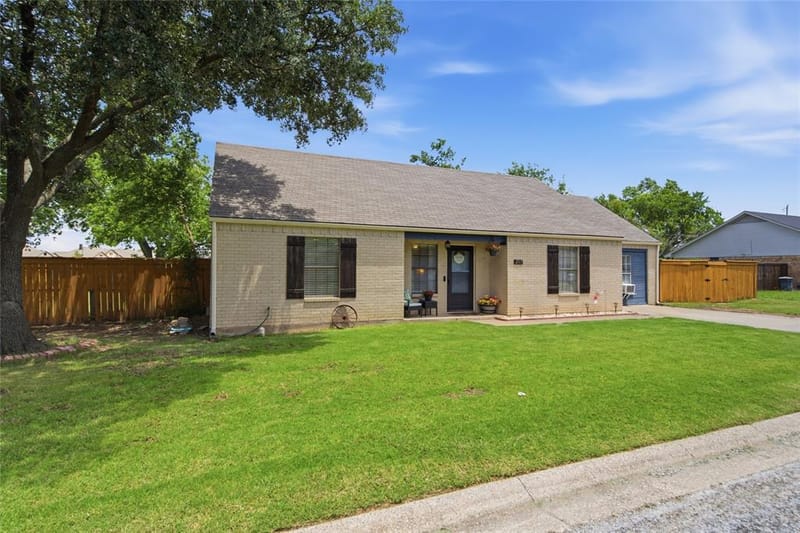 217 N Laramie Circle, Pilot Point TX 76258 - Photo 2