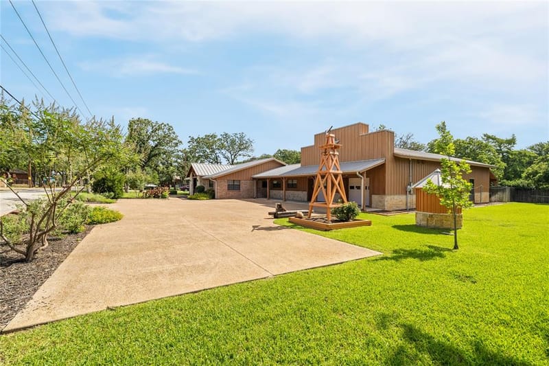 2445 Stadium Place, Arlington TX 76006 - Photo 2