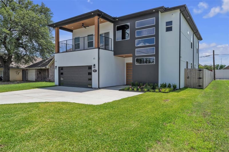 917 S Carroll Avenue, Dallas TX 75223 - Photo 2