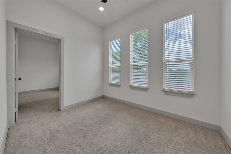 917 S Carroll Avenue, Dallas TX 75223 - Photo 28