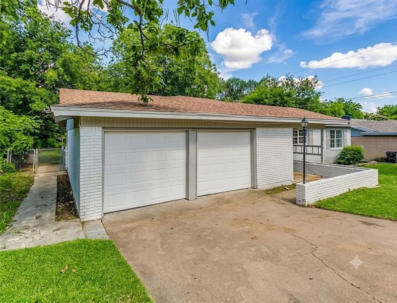 3821 Bonnie Drive, Fort Worth TX 76116 - Photo 2
