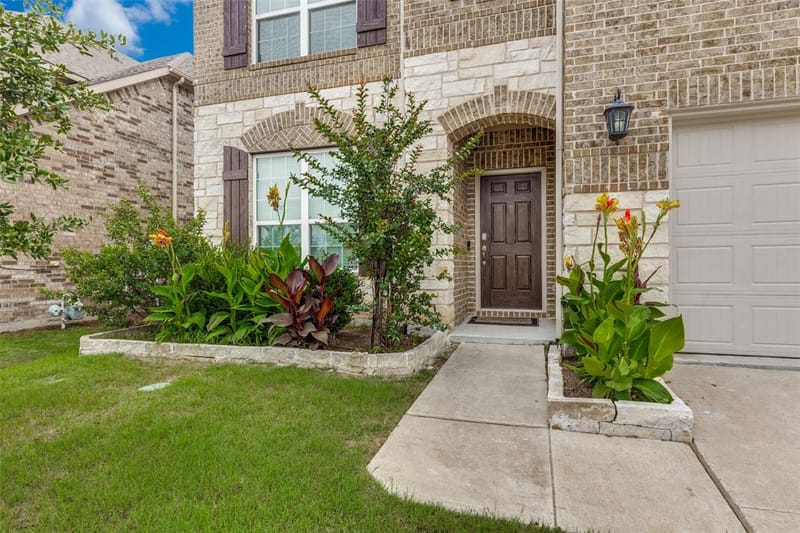 1005 Pinnacle Breeze Drive, Fort Worth TX 76052 - Photo 2