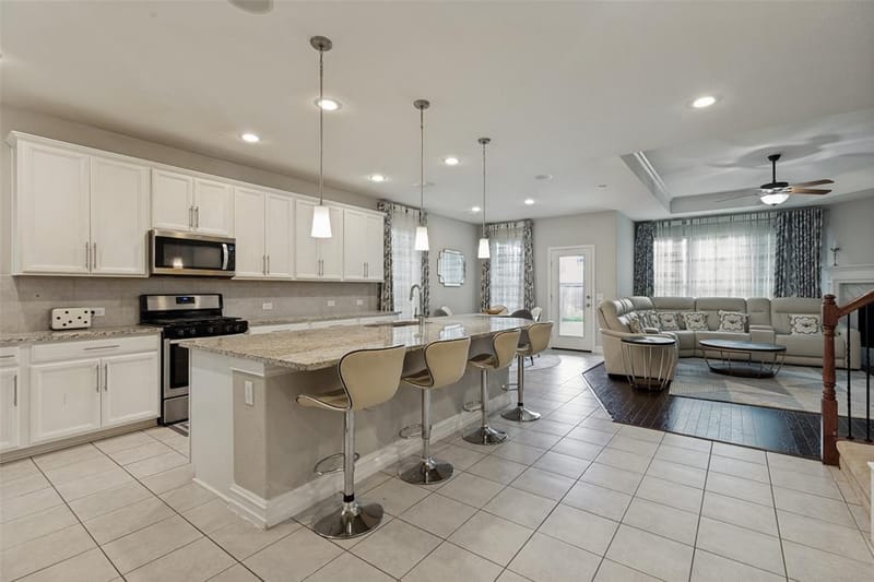 1005 Pinnacle Breeze Drive, Fort Worth TX 76052 - Photo 4