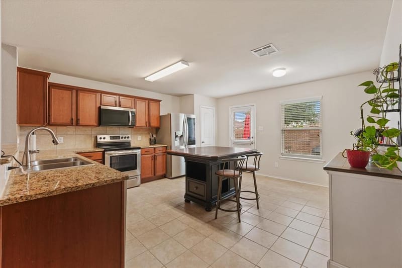 1008 Platinum Drive, Princeton TX 75407 - Photo 8