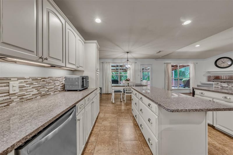 213 King Arthur Drive, Weatherford TX 76086 - Photo 3