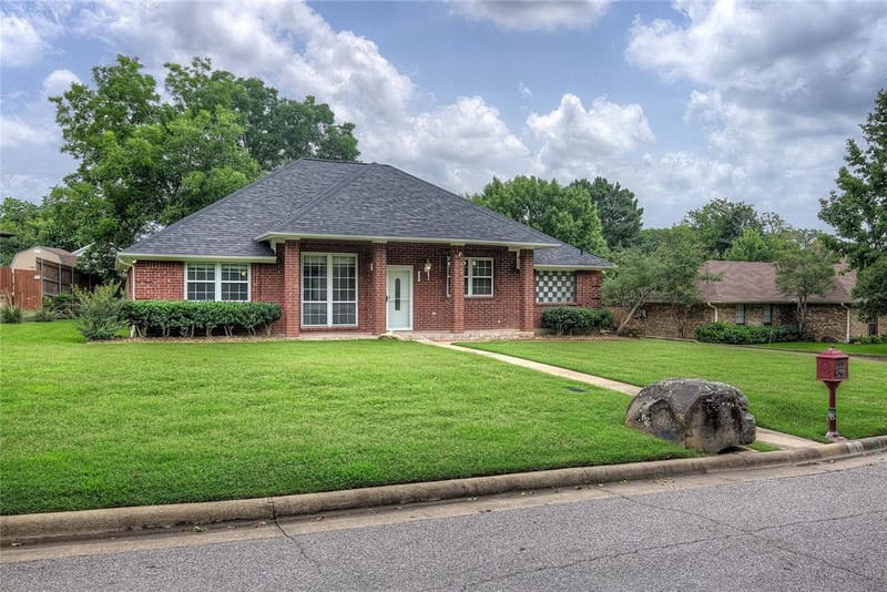 900 River Oaks Drive, Greenville TX 75402 - Photo 2