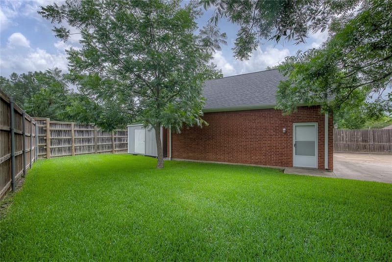 900 River Oaks Drive, Greenville TX 75402 - Photo 36