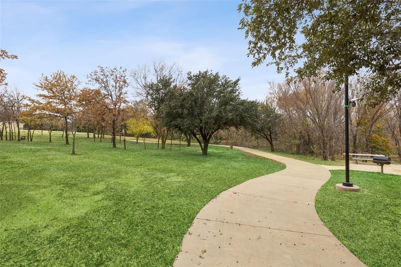 102 Woodland Drive, Highland Village TX 75077 - Photo 31