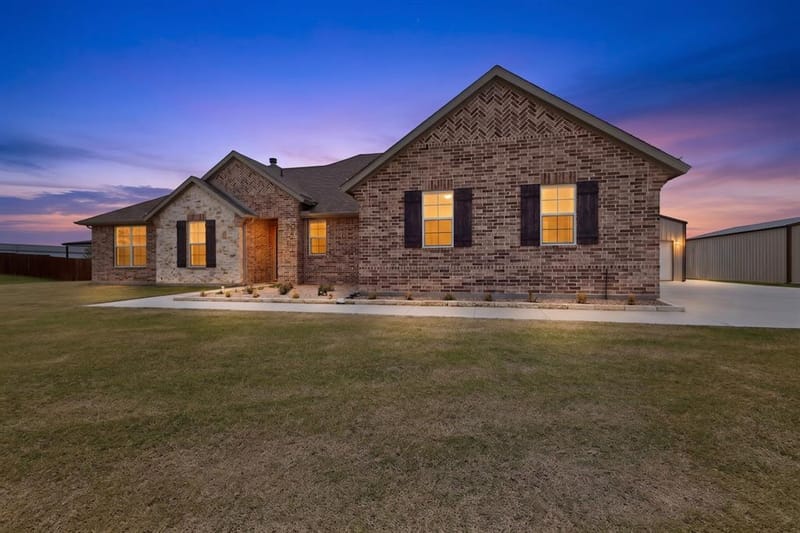 2721 Burr Oak Road, Oak Ridge TX 75161