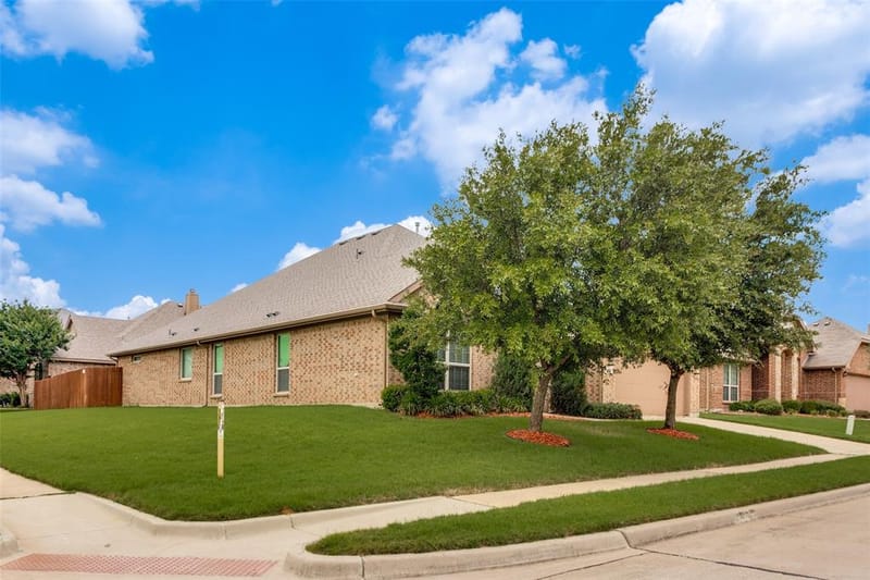 27 Oakridge Lane, Edgecliff Village TX 76134 - Photo 3