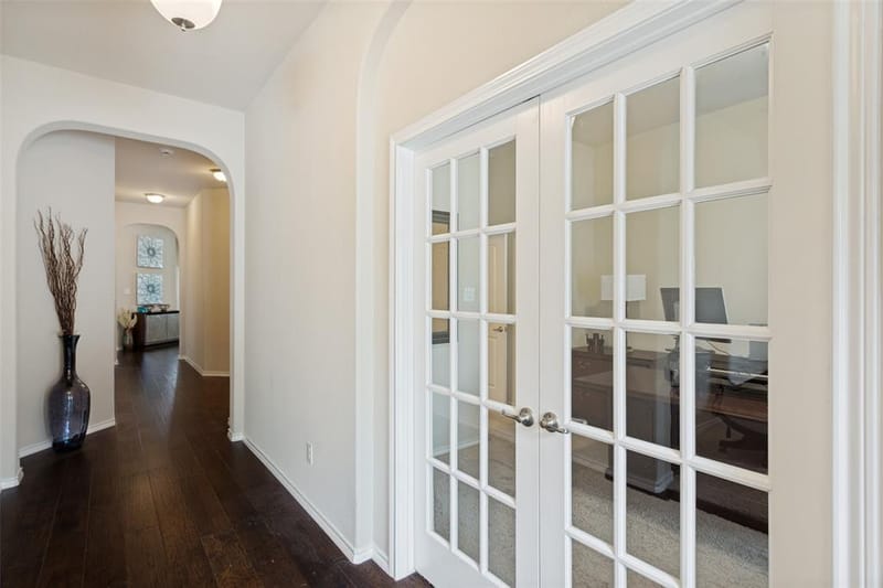27 Oakridge Lane, Edgecliff Village TX 76134 - Photo 5