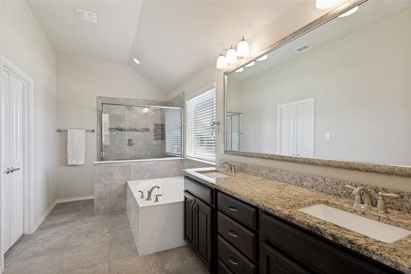 27 Oakridge Lane, Edgecliff Village TX 76134 - Photo 20