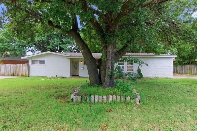 2204 Dunloe Avenue, Dallas TX 75228 - Photo 2