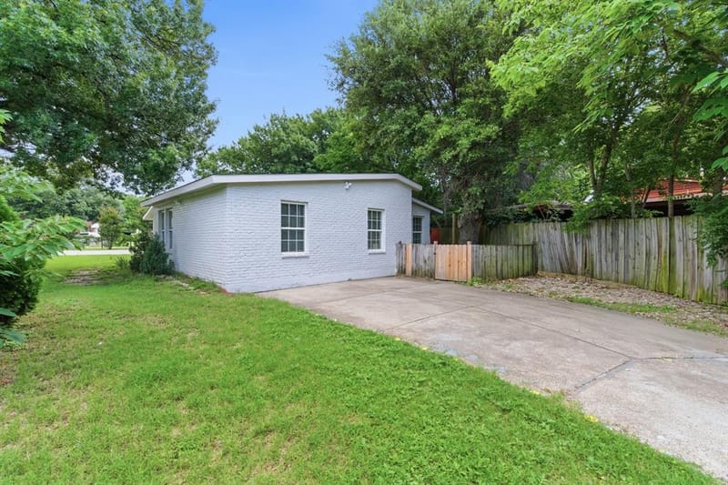 2204 Dunloe Avenue, Dallas TX 75228 - Photo 26