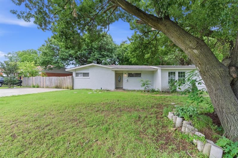 2204 Dunloe Avenue, Dallas TX 75228 - Photo 3