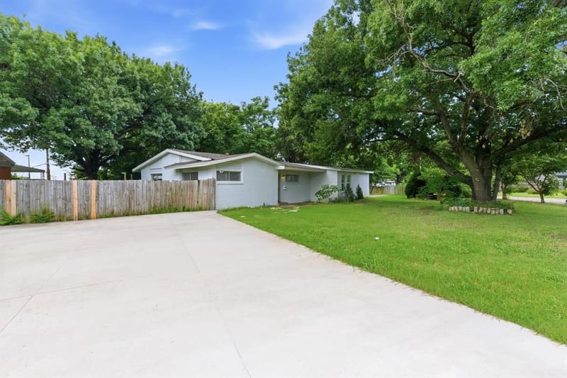 2204 Dunloe Avenue, Dallas TX 75228